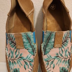 Ariat Cruisers Sz 9B